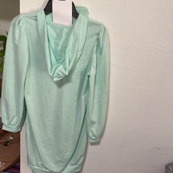 Dress with the hat green color meant size medium 1012 gross - Picture 2 of 2
